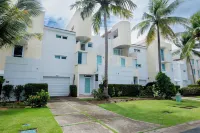 Dorado Beach的五臥室別墅 Rainbow Shops附近的飯店
