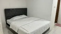 Cemara Guest House Near Paris Van Java