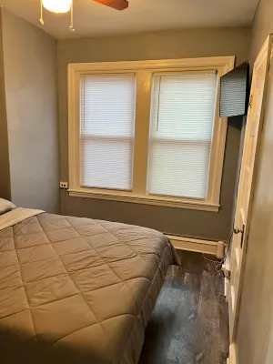 Cozy recently updated 1 BR Gem apartment, with easy access to public transit!