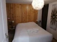 APARTMENT WITH CLIM, Fiber and GARAGE Hotels near Jaune Poussin