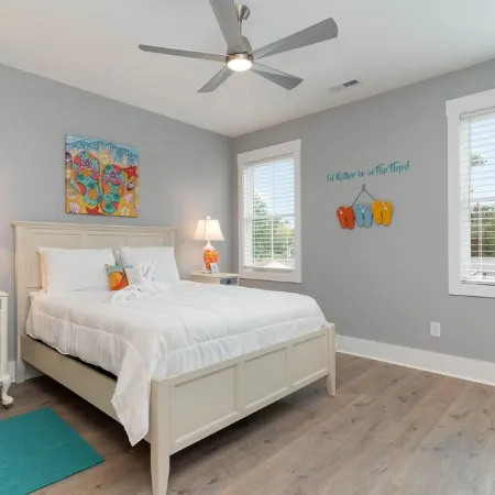 NEW 5 bedroom 5.5 bathroom Garden City Beach House - 10 mins from Myrtle Beach