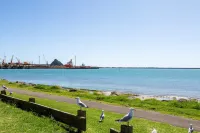 Modern Studio, close to Beach and Port
