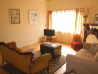 Yarram Cottage - Art and Accommodation