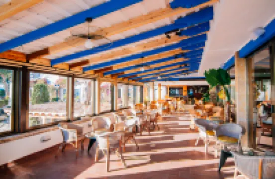 Hotel Roger de Flor by Seleqtta