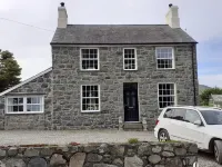 "The Annex" a secret escape on a historic site with stunning views.