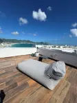 Luxury Penthouse with Private Rooftop Directly on Beach, Best Location, pool!
