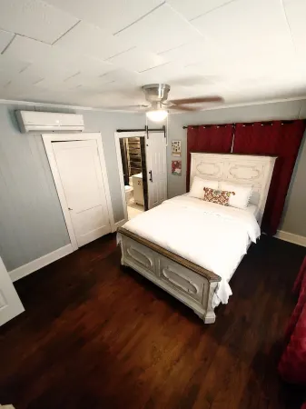 Lovely 1 bedroom apartment in a central location Отели рядом с достопримечательностью «R. W. Norton Art Gallery»