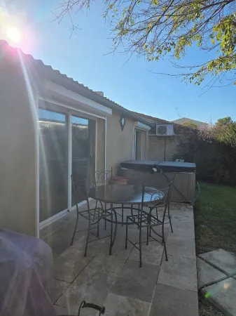 Apparently vacation home with hammam and private jacuzzi Отели в г. Сен-Мартен-де-Кро