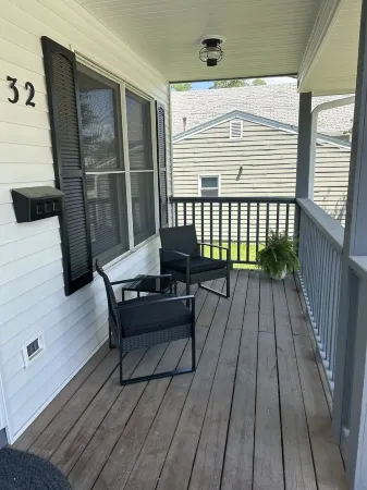 West Des Moines Bungalow Отели в г. Запад Де-Мойн