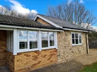 Elderflower Cottage, fresh countryside bungalow 1.5 miles from historic Stamford