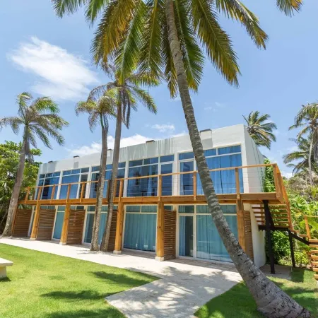 Stunning Beach Front Property w/ 14 beds. Perfect for Multi families & Reunions!