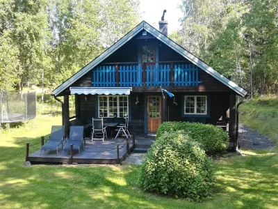 Close to nature, family-friendly holiday home with sauna and trampoline Hotels near Rådmansö Kyrka
