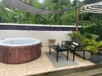 Purple Cottage, Hidden Gem near Hummingbird Beach