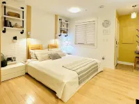 Entire Guest Studio Suite w/King-Bed | Bathtub | Parking Hotels in Downtown Eastside