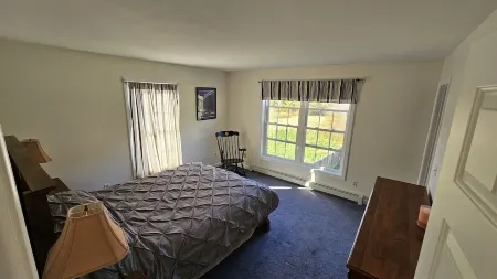 Quiet 2nd floor, 3BR apartment in Ellsworth - Gateway to Acadia & Downeast Maine