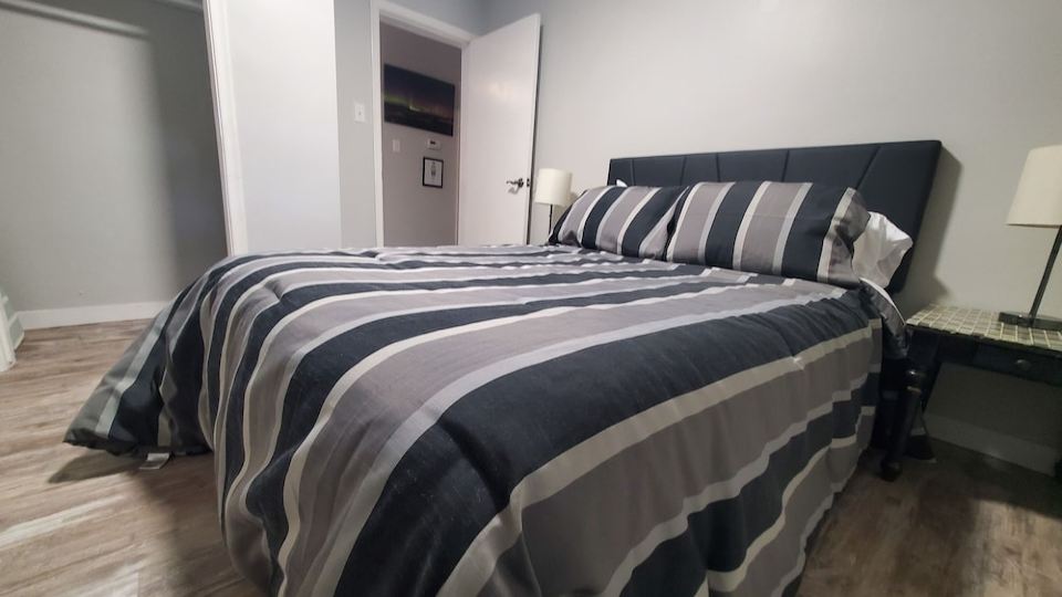 Modern Private 1Bdrm Apt. w/Free Prkg + Fast Wi-Fi. Pet-Friendly!