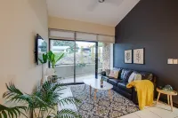 Modern penthouse, office, A/C, Pool, GYM