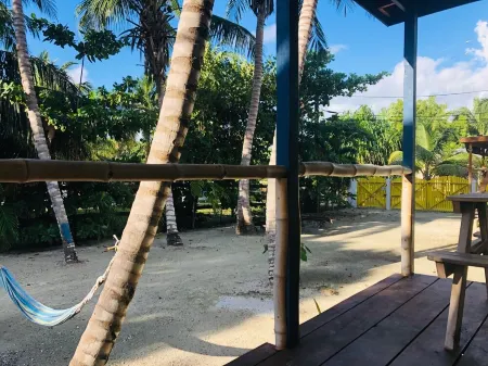 Gumbo Limbo Art Cabana - Stunning Peaceful Cabana, Steps From Ocean, Free Bikes Отели рядом с достопримечательностью «Сплит»