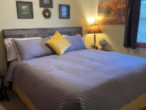 Your Cabin Retreat! Mountain Views-Hot Tub-King Bed-Fast Wifi-Vet Owned Hotels in Preston County