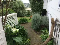Gorgeous beach house on Oneroa Bay