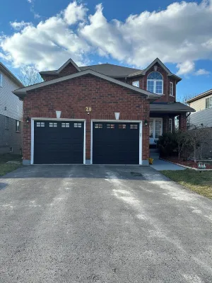 Luxury home Hotels near Lilac Gardens of Lindsay