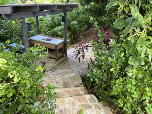 Stunning Temple Tree House, pool! Romantic Beach Getaway on 1 acre