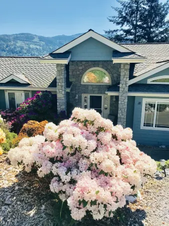 Lake Front Holiday! the Best View in the Valley, on Lake Whatcom and Golf Course