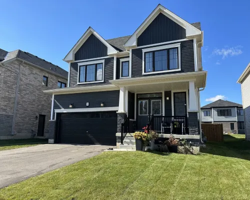 Beautiful newly built house, 10 mins drive away  from Niagara Falls &outlet mall Hotels in Thorold
