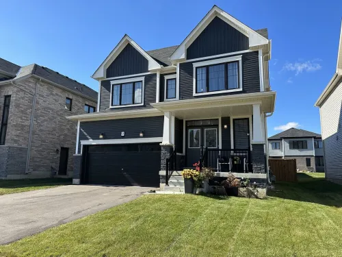 Beautiful newly built house, 10 mins drive away  from Niagara Falls &outlet mall Hotels in Thorold