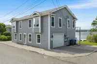 Coastal New England Waterfront Home, Harkness Park, Casinos