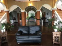 Toucans, Mountains & Waterfalls! Jungle Villa, 5-8 BR, with full staff.