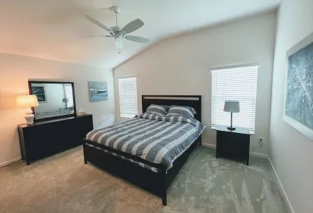 Modern Ultra Clean Patio Villa! Great location in the Villages!