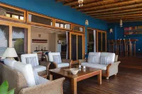 w Stylish 5BR House in Mancora