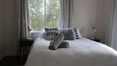 Upstairs at Green:Executive Apartment