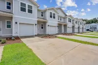 LUXURY TOWNHOME NEAR DOWNTOWN AND PENSACOLA BEACH Hotels in Ferry Pass