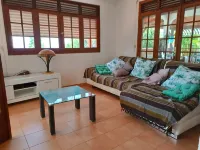 Villa Piscine, Solarium Avec Carbet, vue mer et Montagne. Animaux Acceptés Hotels in Marigot