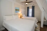 Top-Rated Vineyard Retreat: Hot Tub + Private Lambert’s Cove Beach Access!