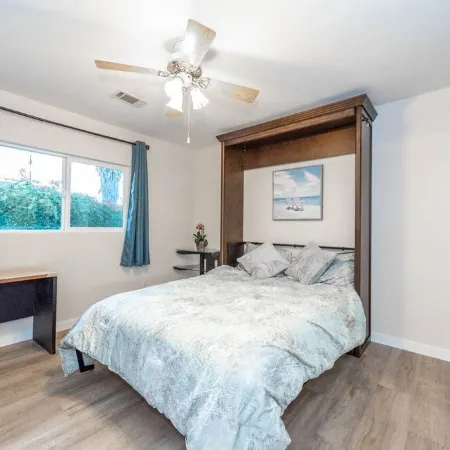 Private Resort style villa at San Diego-heated salt pool-Hot Tub-86" TV