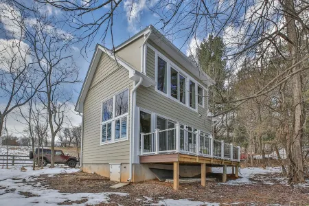 Robins Nest Cottage - Quick Drive to Downtown Leesburg