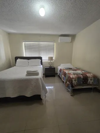 Beautiful Newly Renovated 2 BED/1BATH Отели рядом с достопримечательностью «Тамон Бич»