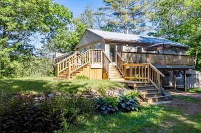 Beautifully maintained cottage in the heart of port carling Hotel in zona Lake Muskoka