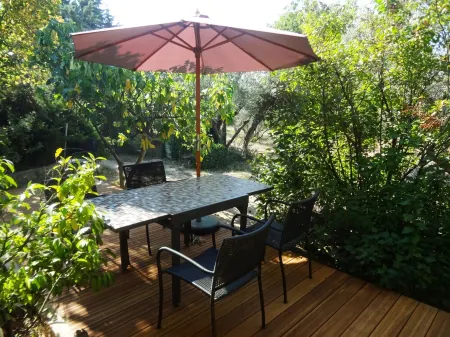 100% quiet in Uzès! pool 10X5m, 70m² with AC + private terrace, WIFI, big garden