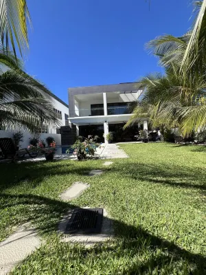 Cozy Family Beach House Pet Friendly