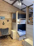Le Duc on the Lake - Cozy waterfront Cottage