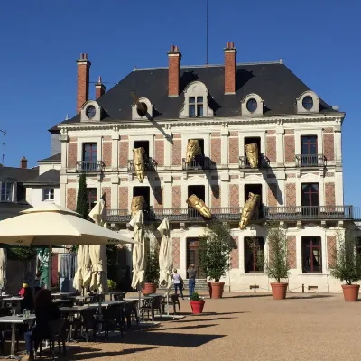 10 MINUTES FROM THE CENTER OF BLOIS, BRIGHT NEW APARTMENT,