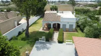 TOURIST VILLA “LAS RAÍCES” NEAR THE CENTER AND THE BEACHES OF LA JARA.