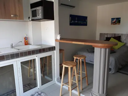 Diamond Beachfront Studio