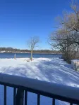 Laid Back Good Vibes Only Country Lake Front Minutes to Shop,Eat, Things to do.
