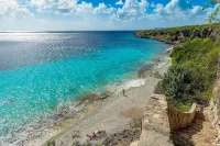 NEWLY RENOVATED Ocean Front 2 bedroom/ 2 bath, pristine water, divers paradise.