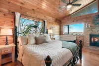Romantic Couples Getaway-5 Min to the Pkwy-Hot Tub-20 Min to Gsmnp-Pet Friendly!